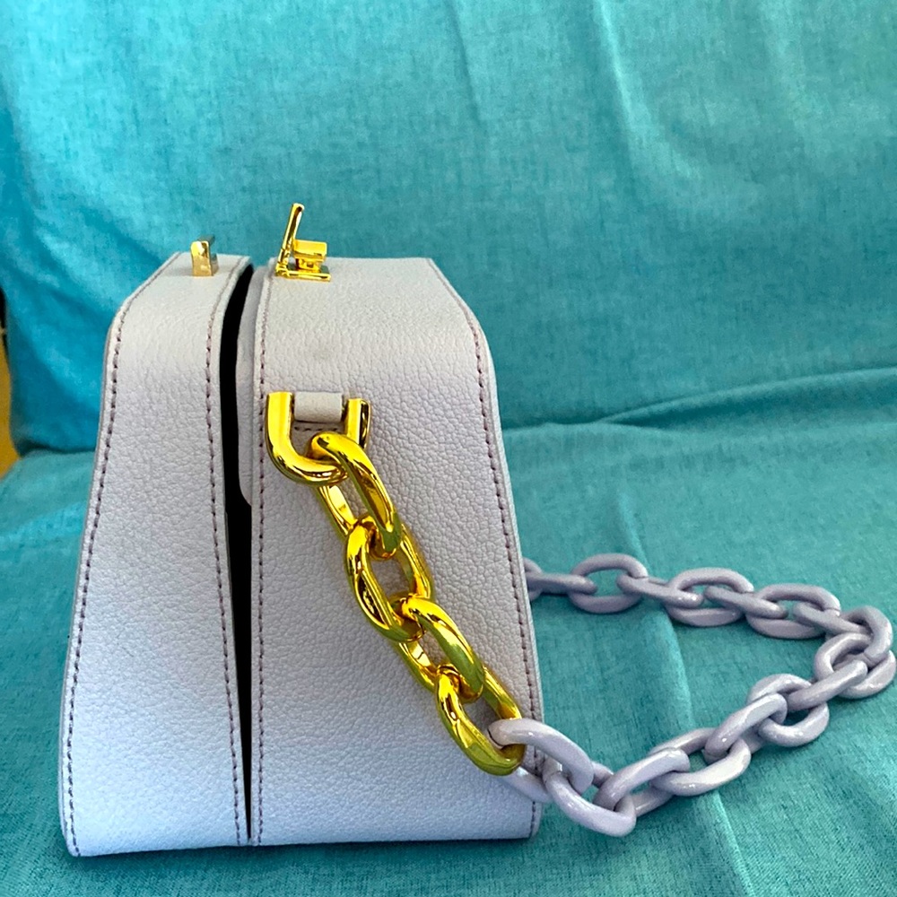 The Volon Leather Chain-Linked Shoulder Bag